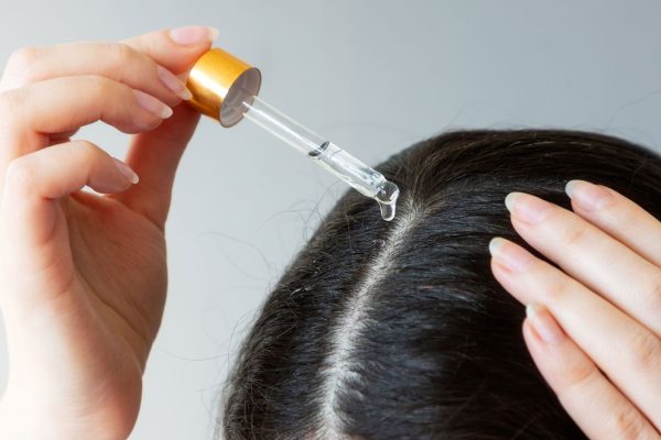 7 Cara Menggunakan Minyak Alami untuk Perawatan Rambut