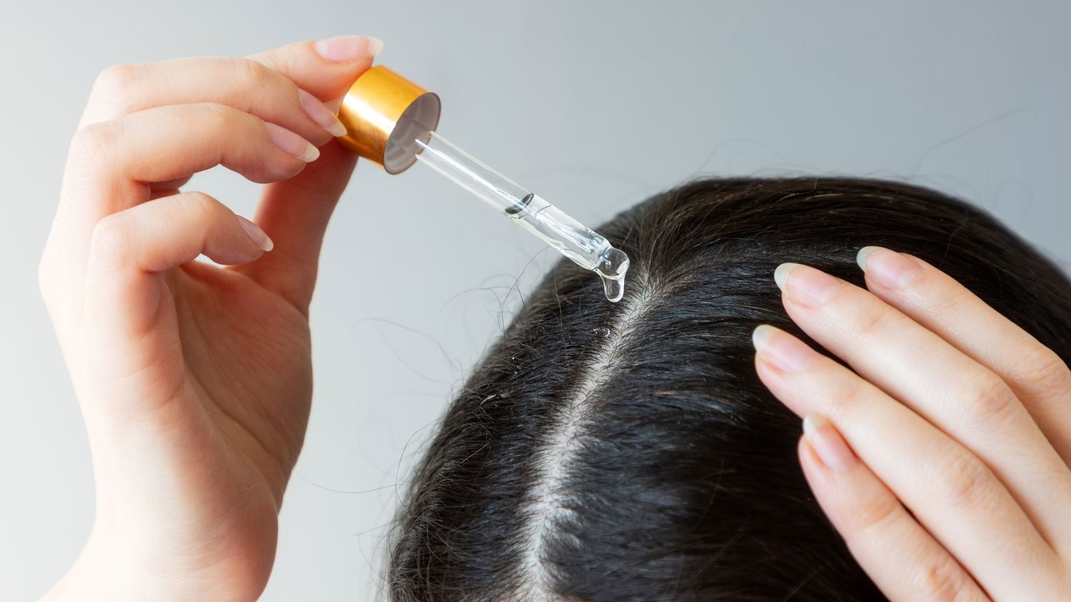 7 Cara Menggunakan Minyak Alami untuk Perawatan Rambut