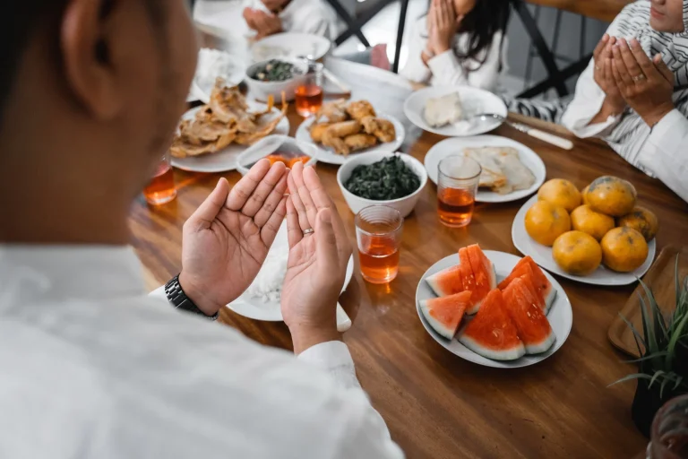 7 Tips Menjaga Kesehatan Tangan Saat Puasa atau Diet Ketat