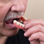 10 Cara Merawat Rahang bagi Pengguna Gigi Tiruan