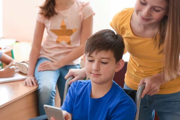 10 Tips Keselamatan untuk Anak dengan Kelumpuhan