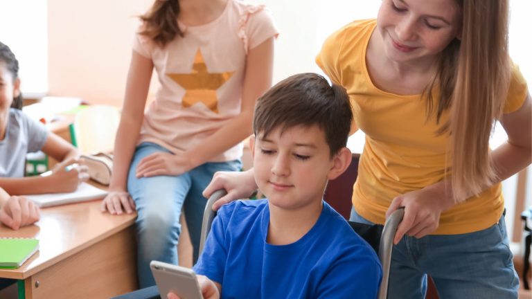 10 Tips Keselamatan untuk Anak dengan Kelumpuhan
